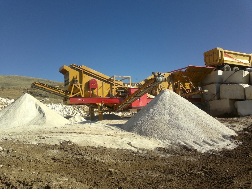 Heavy-Duty Mobile Crushers for Large-Scale Projects