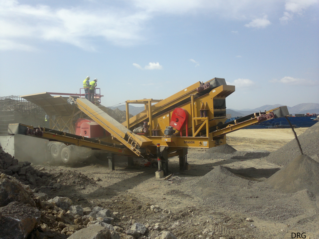 Mobile stone and mineral crushing screening plant - Mobile crusher